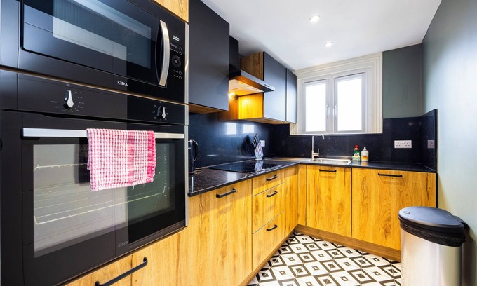 Balham Condo | Spacious 2-Bedroom Apartment in Balham: Perfect for Families and Friends!