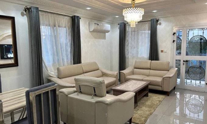 Douala Apartment | Spacious 2-bedroom apartment with fitness room, WiFi in welcoming Douala