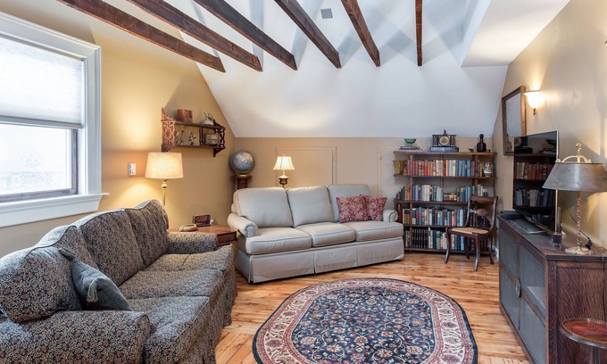 East Avenue House | Spacious 2 Bedroom in 1910 Tudor House