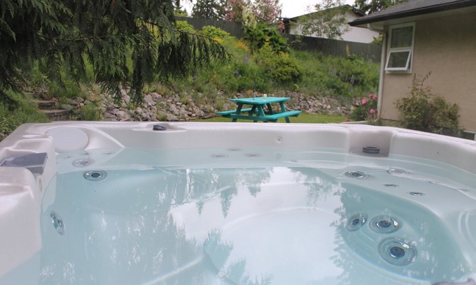 Revelstoke House | Spacious 2 Bedroom Suite 2 Minutes From Ski Hill - Now with Hot Tub!