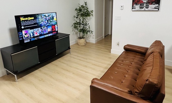 Surrey Hotel | Spacious 2 bedroom suite near beaches and border