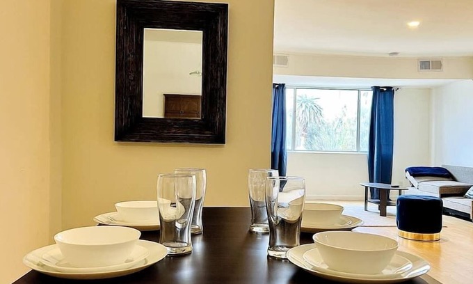 Canoga Park Apartment | Spacious 2 Master Bedroom Apartment in Canoga Park