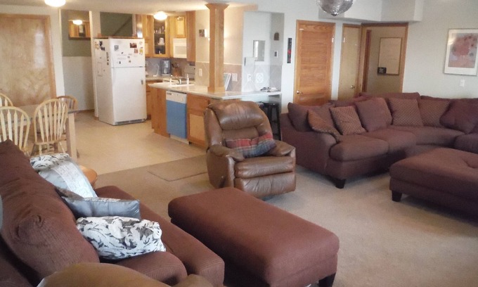 Northgate House | Spacious 2000 sq ft Happy Hideaway for your Cadet & Family 1 Mile from USAFA!