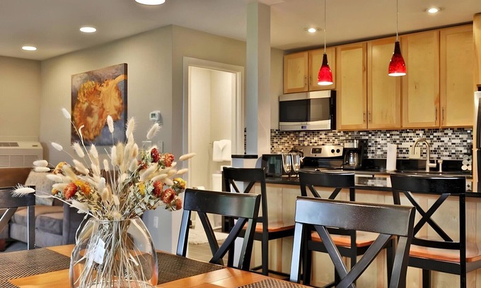 Killington Condo | Spacious 2BR/3BA Killington Condo w/EV Charger, Ski Discounts & Pool