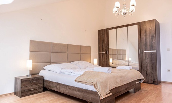 Meidling Apartment | Spacious 2BR Apt. Great Location - Near Schönbrunn