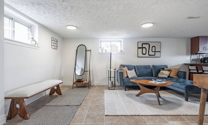 Lakeview Apartment | Spacious 2BR Bsmt Apt w/Free Parking