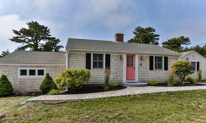 East Harwich House | Spacious 3/2 Single Level 🏠 WIFI, A/C, PELOTON, 1.2 Mi to 🏝 Close to 🚲 Path