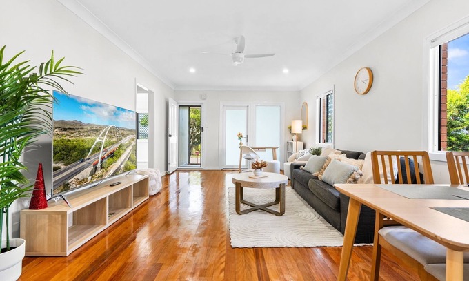 Chermside West House | Spacious 3-Bed Home with Gym & Outdoor Retreat