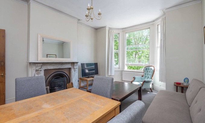 Streatham Apartment | Spacious 3-Bed Maisonette | Streatham Common |