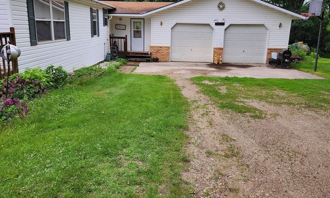 Pelican Rapids House | Spacious 3-bedroom house on Birchwood Golf Course one mile north Pelican Rapids