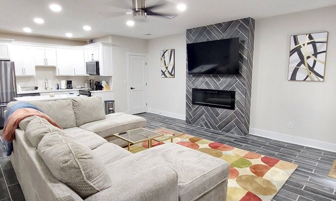 Stafford Apartment | Spacious 3-bedroom & 2 baths apartment for your Quantico & DC Stay with WiFi
