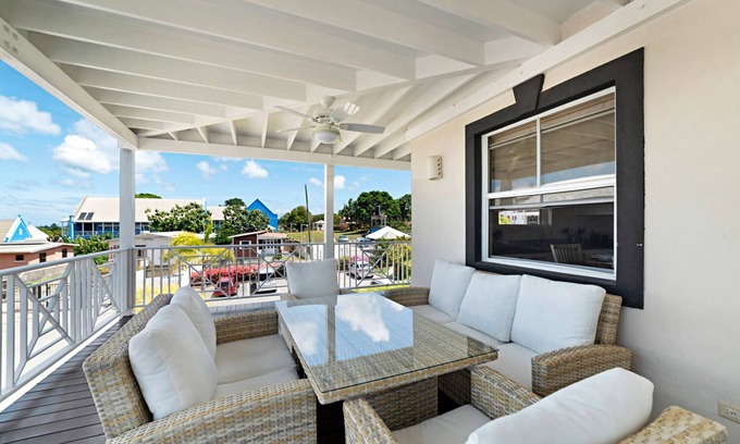 Bowling Alley Hill Villa | Spacious 3 Bedroom Apartment