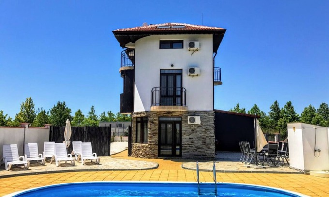 Balchik House | Spacious 3-floor house, 5-min walk to a golf club, 5-min drive to sandy beaches