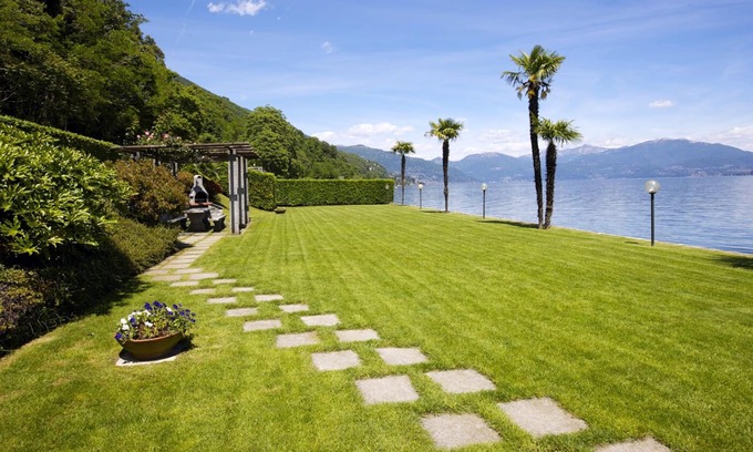 Ghiffa Apartment | Spacious 3-room apartment with dream view and private beach directly by the lake