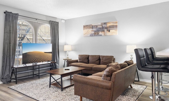North University Apartment | Spacious 3BR/2BA next to UT 3069