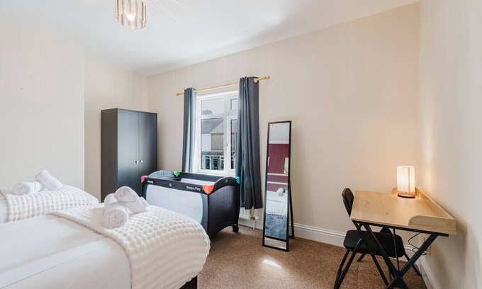 Peterborough House | Spacious 3BR Contractor Home in Peterborough