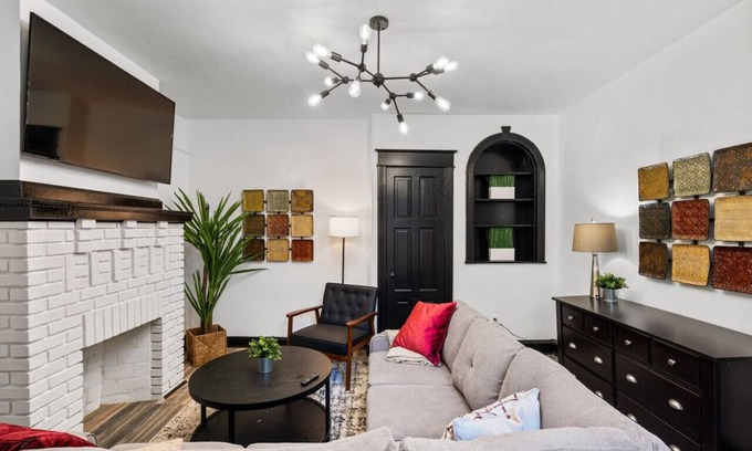 Germantown House | ✨ Spacious 3BR Retreat in Central Philly | Free Parking & Comfort