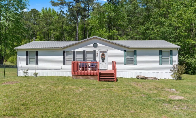 Longs House | Spacious 3BR Retreat-10 minutes to the Beach! Pet Friendly!