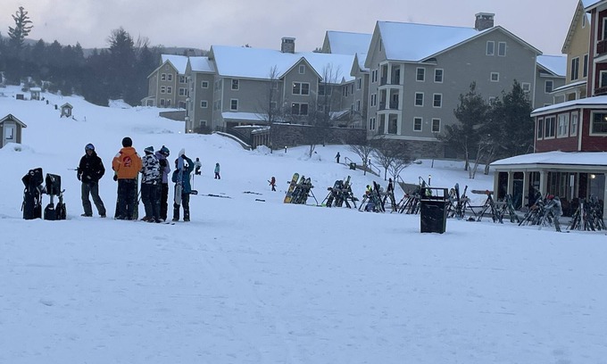 Ludlow Condo | Spacious 3BR Ski In/Ski Out Okemo Condo w/Hot Tub & Amenities