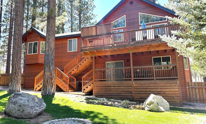 Mountain View Estates House | Spacious 4-bedroom house with beautiful views in South Lake Tahoe