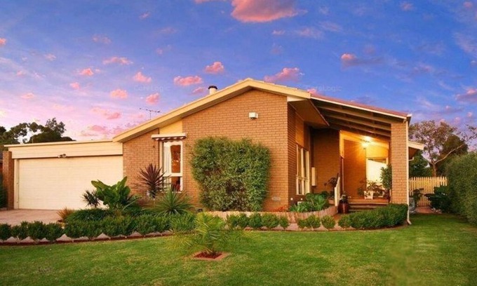 Mill Park House | Spacious 4 Bedoom Family Home close to Uni and Uni Hill