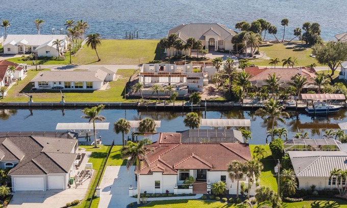 Edgewater House | Spacious 4-bedroom, harbor Acces ON canal, fish of the dock Rv parking POOL SPA