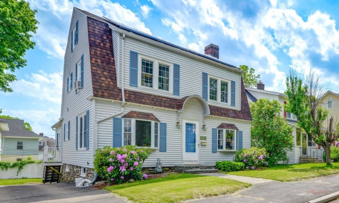Worcester House | Spacious 4-bedroom, 2 bathroom house with WIFI in charming Worcester