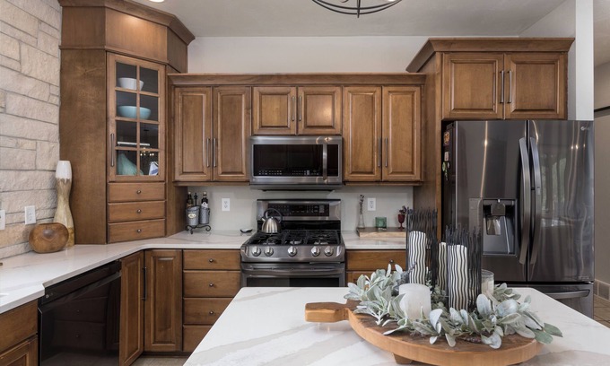 Neenah House | Spacious, 4 bedroom garden paradise with hot tub awaits in Winnebago County