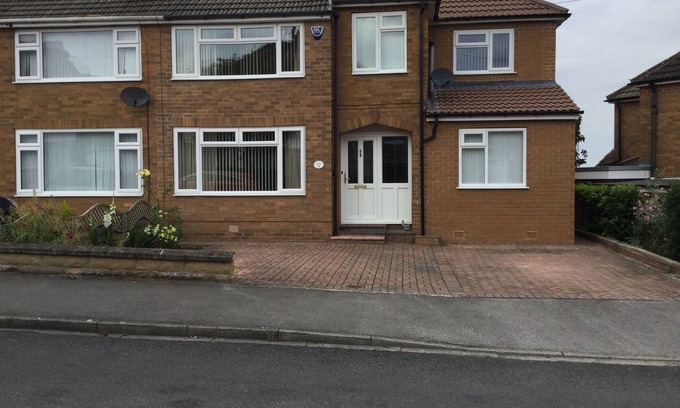 Wetherby House | Spacious 4 bedroom house, in Boston Spa between York, Harrogate & Leeds Sleeps 9