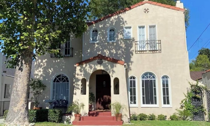 Rossmoyne House | Spacious 4-bedroom house with AC and WiFi in beautiful Glendale Pet Friendly!