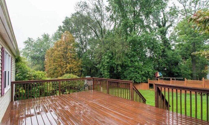 Foxcroft Square House | Spacious 4-bedroom house in peaceful Glenside with WiFi, AC