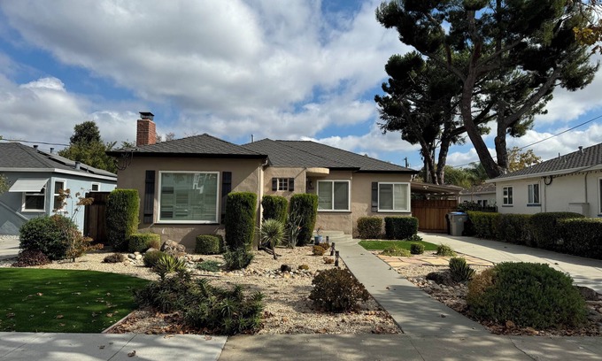 San Jose House | Spacious 4-bedroom house with pretty yard in downtown San Jose