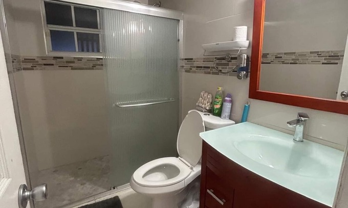 Hialeah House | Spacious 4-bedroom house with WiFi and AC in city 5 minutes from MIA Airport