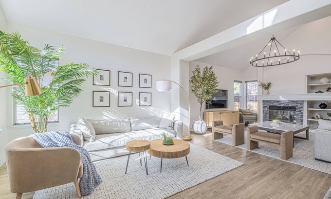 Centennial House | Spacious 4-bedroom house with AC, WiFi in marvelous Aurora