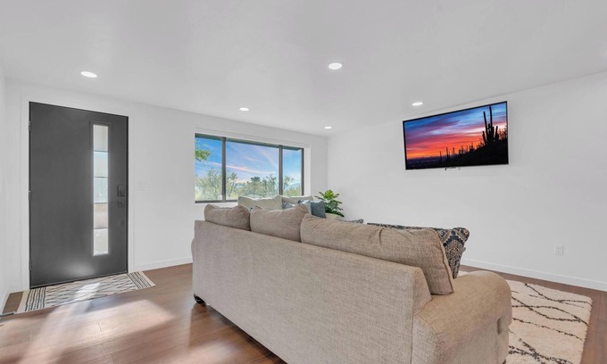 Rancho Catalina House | Spacious 4-bedroom Modern House with Gorgeous Mountain Views