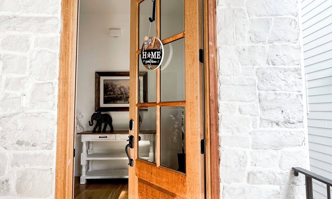 Green Hills House | Spacious 4-bedroom pet friendly house in cool Nashville near Lipscomb