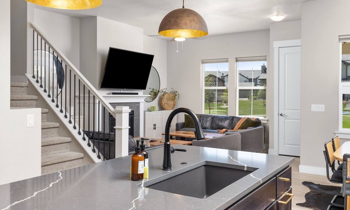 Berthoud House | Spacious 4-bedroom townhome with AC and WiFi in charming Berthoud