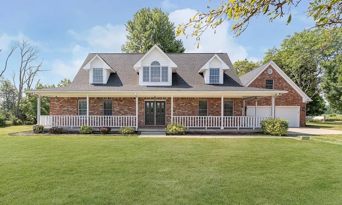 Cartersburg House | Spacious 4-bedroom house, + bonus rm in Serene Country Setting - sleeps up to 11