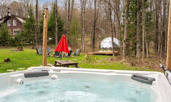 Algonquin Highlands House | Spacious 4BR Cottage w DOME! Hot Tub, Sauna, Wifi!