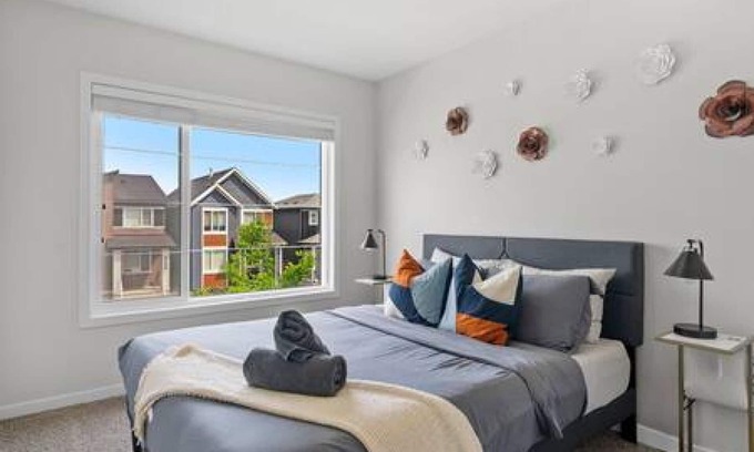 Southeast Calgary House | Spacious 4BR 3BA w/AC in Quiet SE Neighbourhood