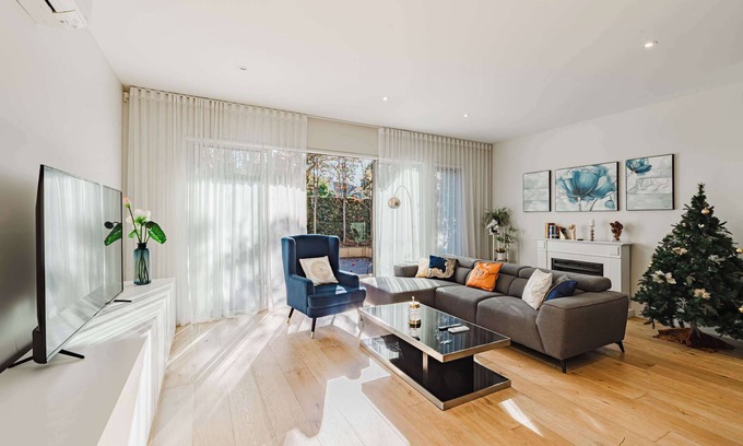 Brighton East House | Spacious 4BR Designer Home in Prime Brighton East