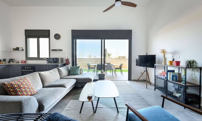 Nahariya Apartment | Spacious 4BR Holiday by Sea N' Rent