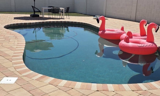 Glendale House | Spacious 4BR – Relax in Style, Pool, Space & Desert Sun