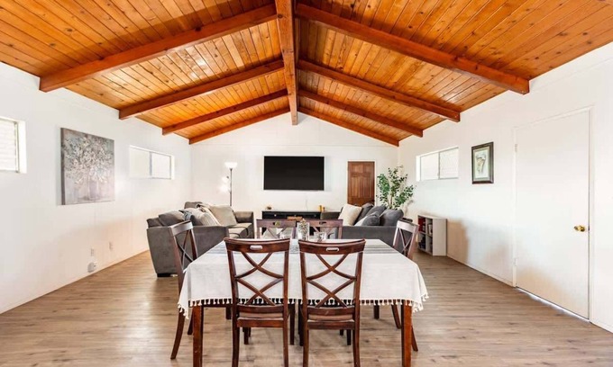 Placentia House | Spacious 4BR Retreat near Disneyland & Beaches