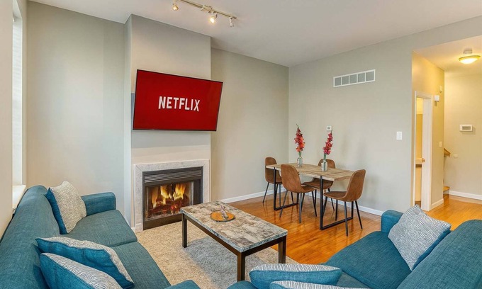 Soulard Apartment | Spacious 4BR Soulard Duplex - 2 Kitchens - Patio - Parking - Walk to Market