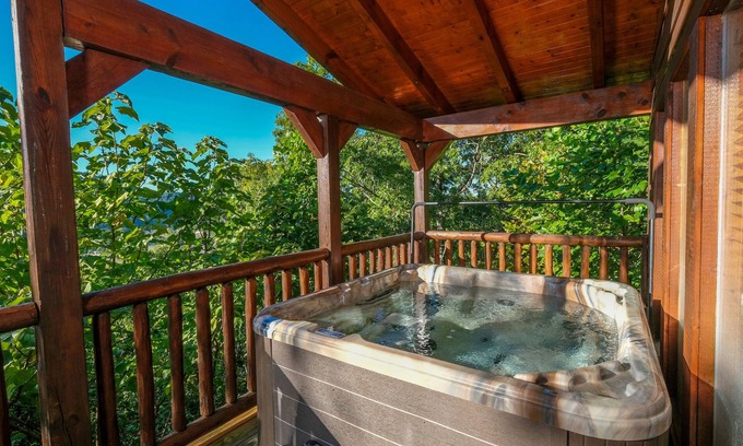 Caton Cabin | Spacious 4BR w/Amazing VIEWS! + HOT TUB