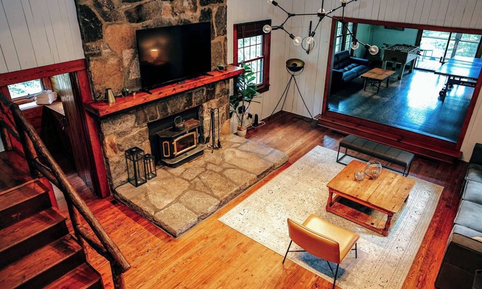 Hendersonville House | Spacious 4BR w/Fireplace + Ping Pong | Free Tix
