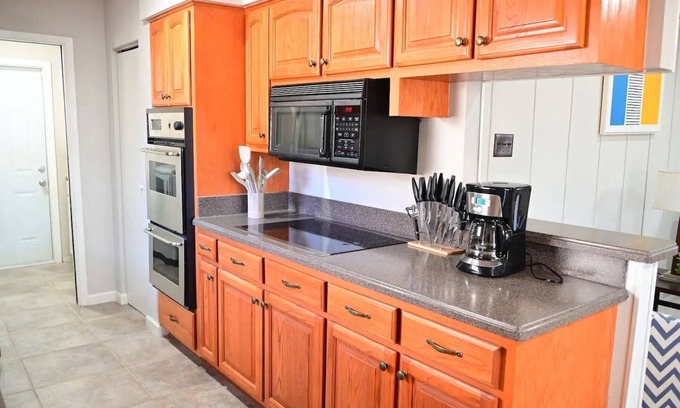 Universal City House | Spacious 4BR w/Pool & Game Room Near Randolph AFB Extended Stay