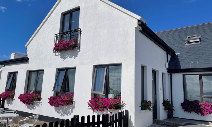 Dooagh House | Spacious 5-bedroom house with sea views for up to 12 guests in beautiful Achill
