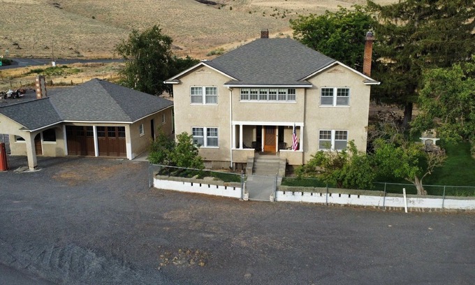 Pendleton House | Spacious 5-bedroom, 2-bath ranch house
